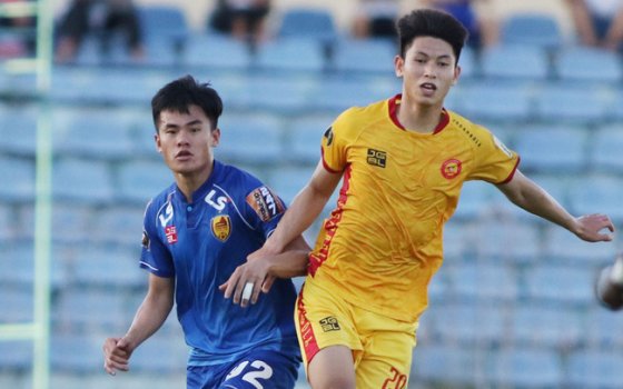 Quảng Nam nhẹ nhàng đánh bại Thanh Hoá trên sân nhà