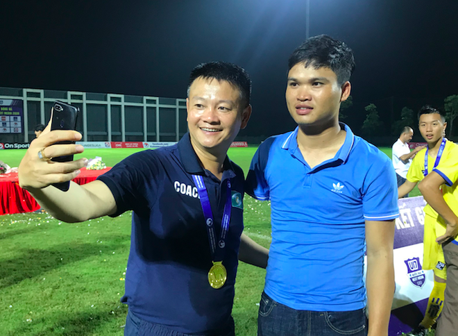 Văn Quyến nhận mức lương siêu thấp ở SLNA