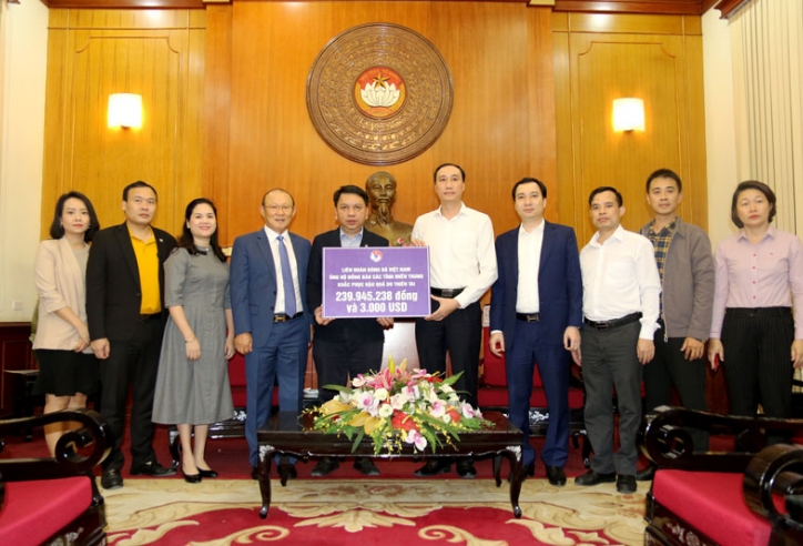 HLV Park Hang Seo và VFF chung tay ủng hộ Miền Trung