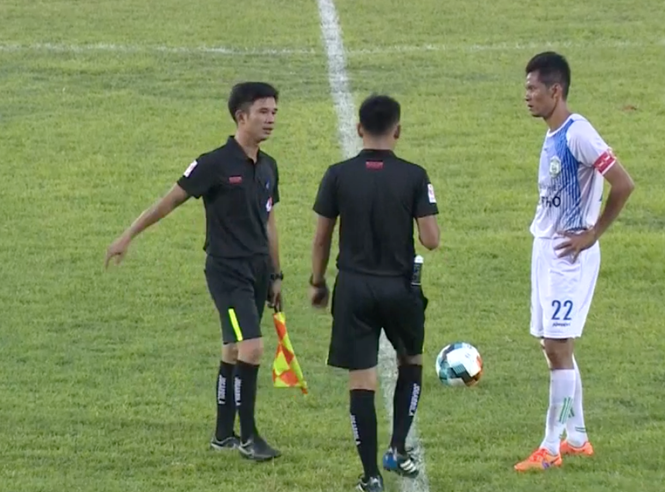Scoring a “stupid” own goal, Can Tho Captain receives a heavy judgment