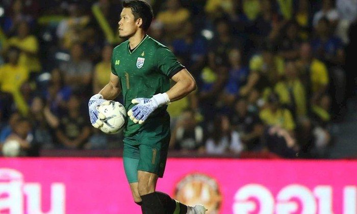 Thủ môn Thái Lan: 'Tôi định đẩy bóng qua xà nhưng bóng xoáy trở lại'