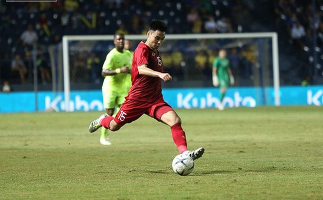 Đức Huy tái hiện bàn thắng của 'Người ngoài hành tinh' tại chung kết WC 2002