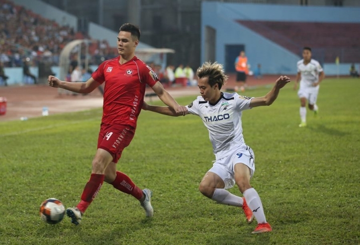 Hat-trick của Minh Vương giúp HAGL sáng cửa trụ hạng