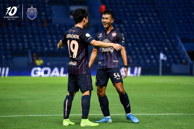 Chủ tịch Buriram: 'Chúng tôi phải thắng TPHCM để đòi nợ cho Thái Lan'
