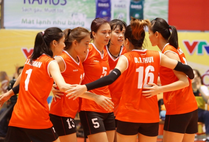 VIDEO: Ngọc Hoa thời đỉnh cao 18 tuổi tại ĐTQG Việt Nam