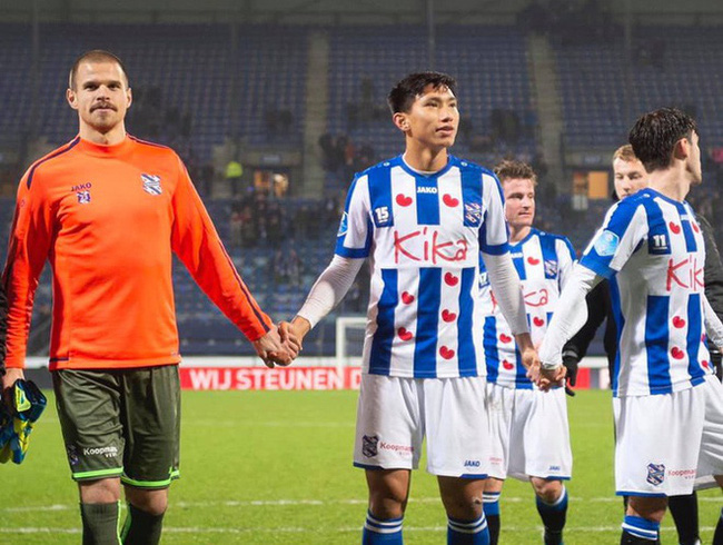 HLV Hoàng Anh Tuấn: 'Văn Hậu thử sức ở J-League sẽ là bước lùi'