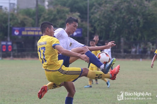 VIDEO: U17 SLNA sút xa như dội bom