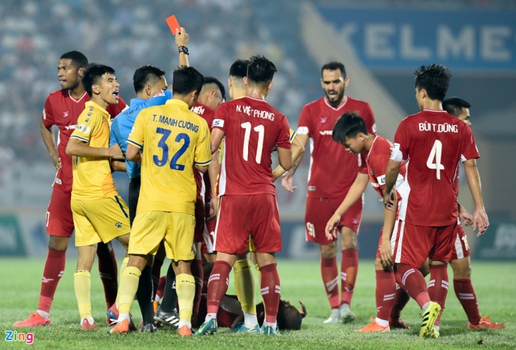 HLV Nam Định: 'Trọng tài quá non về chuyên môn'