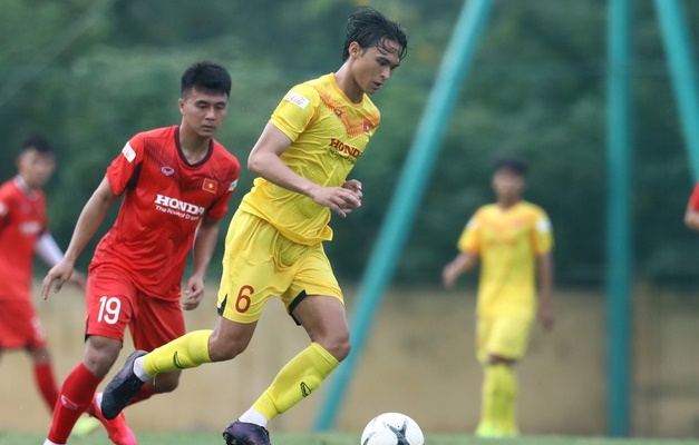 Cầu thủ gốc Pháp dính chấn thương trong buổi đấu tập của U22 Việt Nam