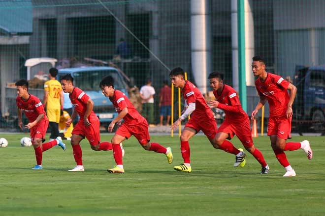 VIDEO: U22 Việt Nam tập chơi bóng dài, tạt cánh ở tốc độ cao