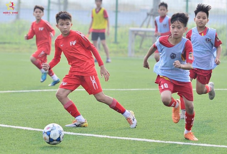 VIDEO: 'Messi Hà Tĩnh' Lê Anh Đức đi bóng như dính vào chân