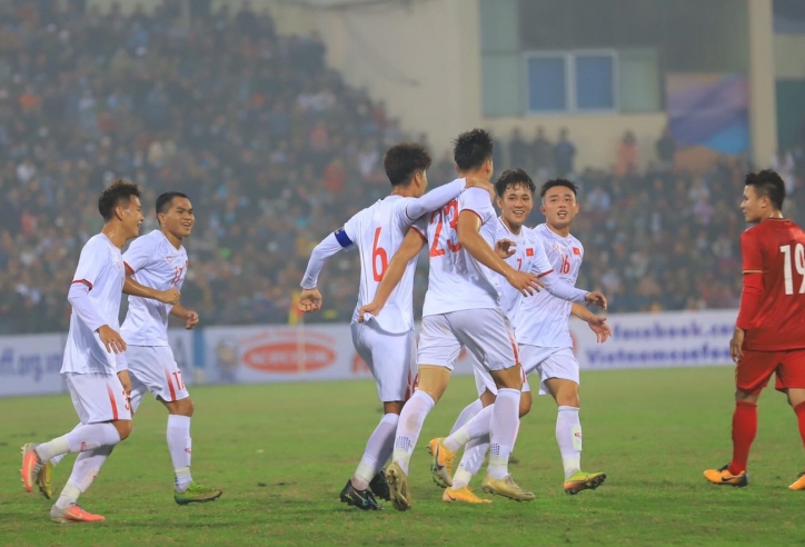 VIDEO: Bùi Hoàng Việt Anh bất ngờ mở tỷ số cho U22 Việt Nam