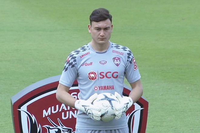 Muangthong United 'dọa' phạt nặng Đặng Văn Lâm