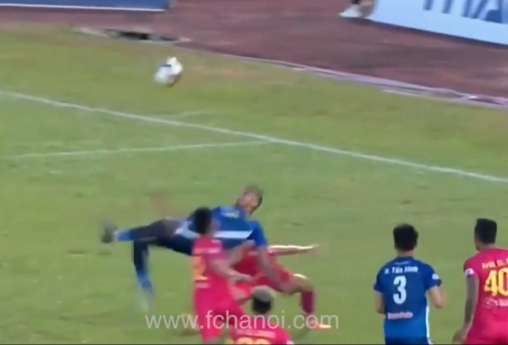 VIDEO: Siêu phẩm đẹp bậc nhất lịch sử V-League của Rodrigo