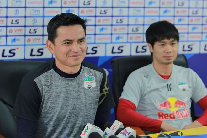 HLV Kiatisak: 'Công Phượng không nhất thiết phải ghi bàn'