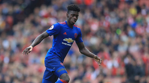 Axel Tuanzebe và 90 phút đáng nhớ trên sân Emirates