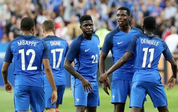 Pogba ngạc nhiên trước sự hòa nhập nhanh của Mbappe, Dembele