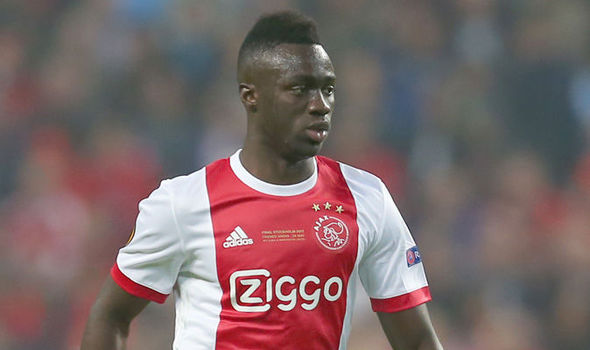 Inter tính chơi lớn với trung vệ Ajax bằng mức giá khó tin