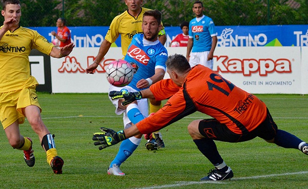 Napoli vùi dập đội bóng địa phương với tỉ số không tưởng
