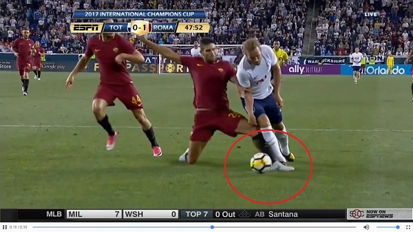 VIDEO: Harry Kane bị từ chối penalty một cách khó hiểu