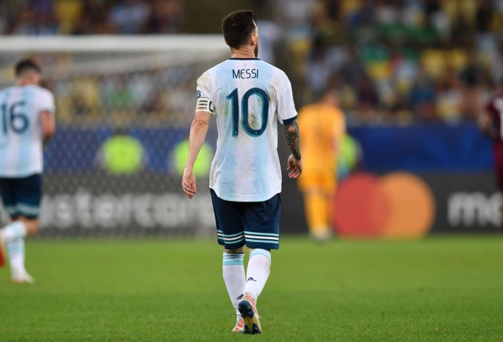 Lionel Messi: Dừng lại hay bước tiếp?