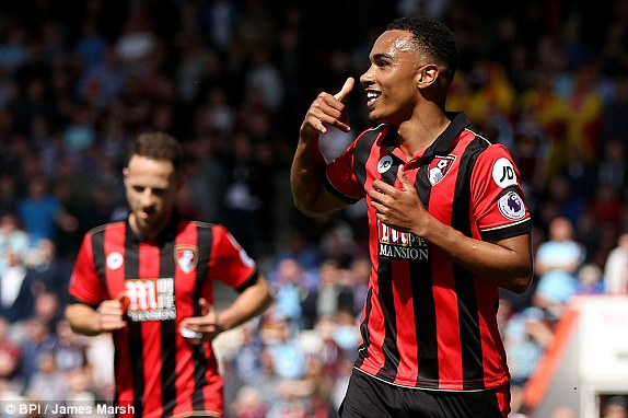 VIDEO: Bournemouth dễ dàng có bàn mở tỷ số trước Burnley