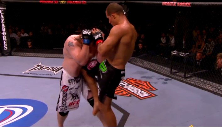 VIDEO Khi những cái cằm cứng nhất MMA bị đập vỡ
