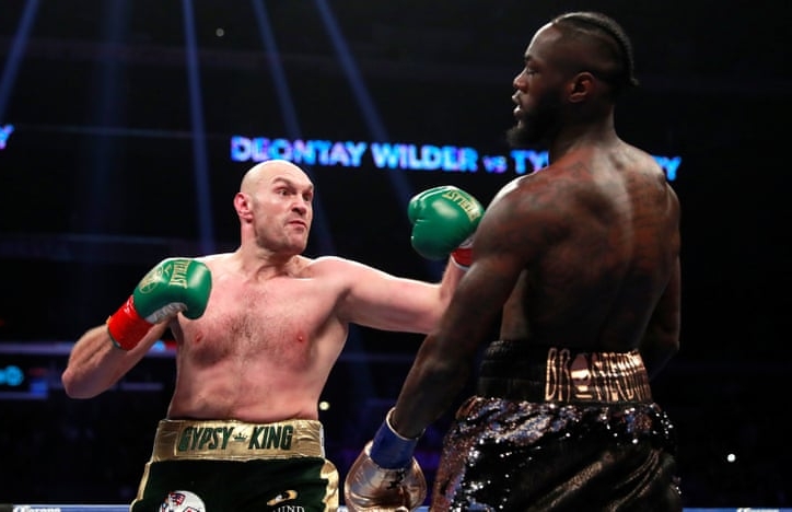 VIDEO: Vẻ mặt sửng sốt của Deontay Wilder sau cú đánh ngã Tyson Fury