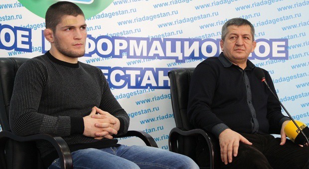 Cha Khabib gửi tới Mayweather: 'Con trai tôi sẽ nuốt chửng Floyd Mayweather'