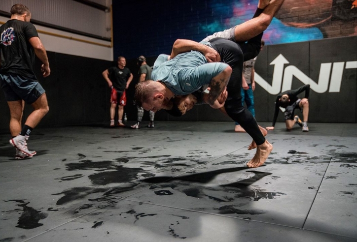 VIDEO: Conor McGregor tập 'độc chiêu' mới chờ ngày tái xuất