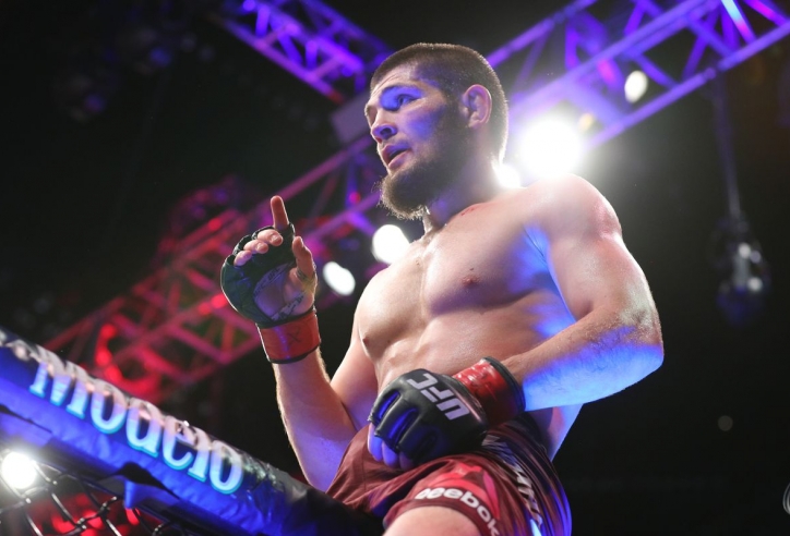Daniel Cormier: 'Khabib sẽ trả toàn bộ tiền phạt cho các đồng đội'