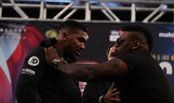 Anthony Joshua bị đối thủ Jarrell Miller 'cà khịa' trong lần đầu giáp mặt 