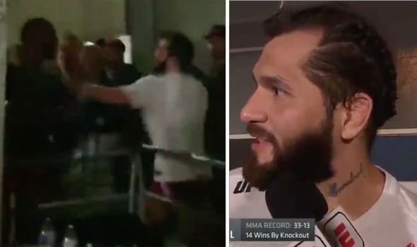 VIDEO: Jorge Masvidal lao vào hỗn chiến, đấm rách mặt Leon Edward