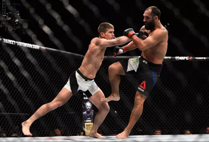 FULL TRẬN UFC: Stephen Thompson bất ngờ đánh gục 'cỗ xe tải' Johny Hendricks