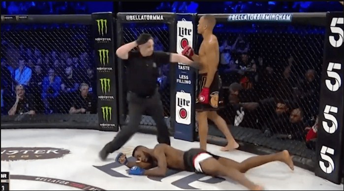 VIDEO: 'Vua Kickbox' Raymond Daniels tung combo 'lốc xoáy' đẹp nhất lịch sử