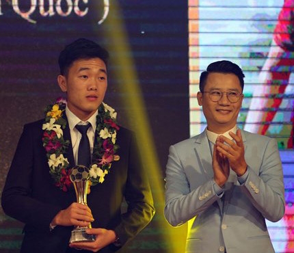 Báo Hàn Quốc khen ngợi Xuân Trường sau cú đúp giải thưởng