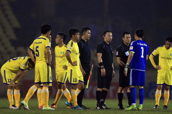 Không chịu được áp lực, một trọng tài V-League xin nghỉ