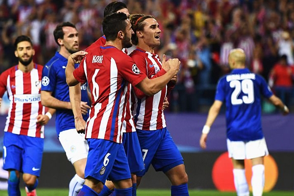 Atletico hạ Leicester bằng bàn thắng gây tranh cãi