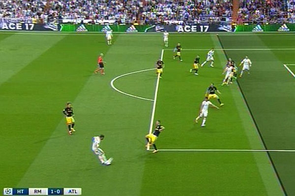 Vì sao bàn thắng đầu tiên của Ronaldo không việt vị?