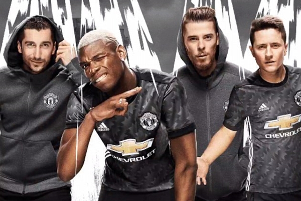 MU công bố mẫu áo sân khách mùa 2017/18