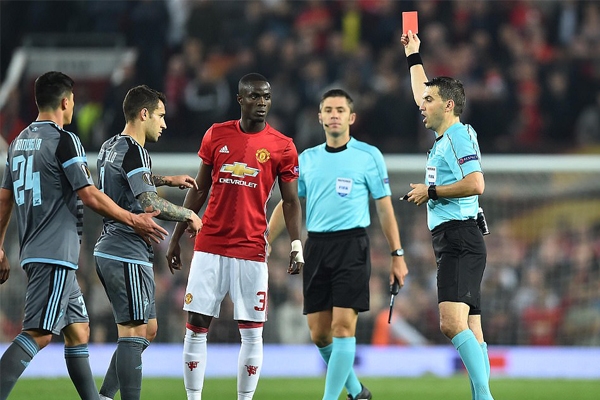 Luật xóa thẻ ở Europa League tính như thế nào?