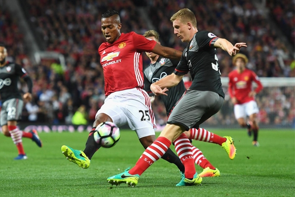Southampton 0-0 MU: 'Người nhện mới' của Man Utd