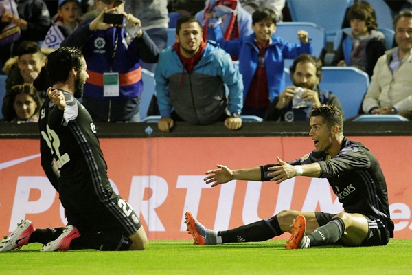Ronaldo lập cú đúp, Real chạm tay vào chức vô địch La Liga