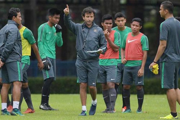Thầy cũ của Mata, Herrera đánh giá cao U22 Việt Nam