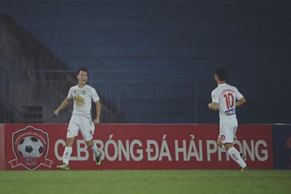 Bi hài chuyện tiền đạo HAGL sau 1958 phút mới nổ súng ở V-League