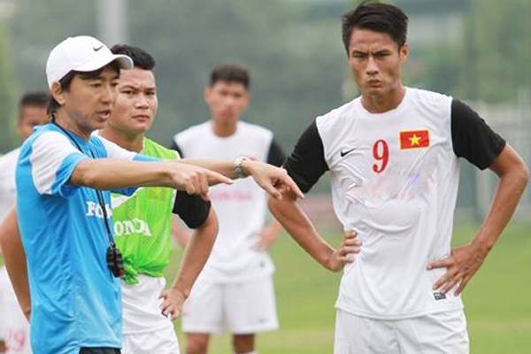 HLV Miura từng thẳng thắn chê bai V-League như thế nào?