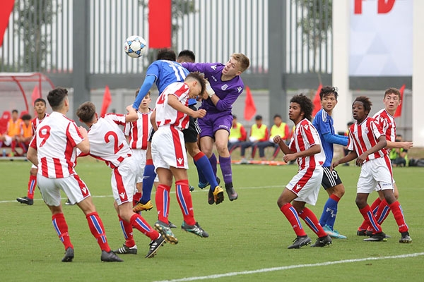 HLV U15 Stoke City đánh giá bất ngờ về sức mạnh của U15 PVF