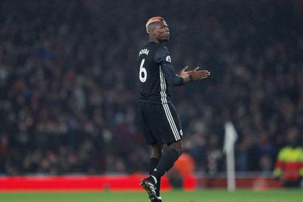Pogba nguy cơ bị phạt nặng, Martial cay cú Mourinho
