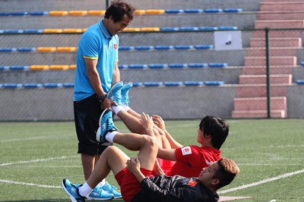 Tuấn Anh bị theo như hình với bóng, U23 VN méo mặt vì HLV họ Park