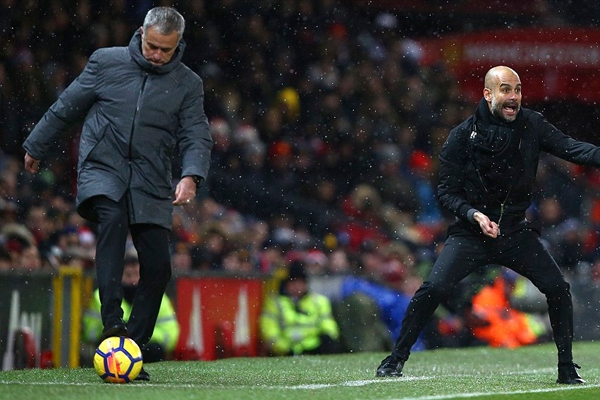 Cầu thủ đổ máu, Pep Guardiola tiến tới chất vấn Mourinho